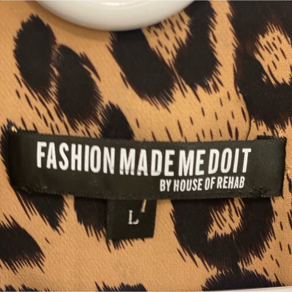 Leopard Print Jacket with Red inside Lining. 
Beautiful cinched waist fit - Picture 6 of 8